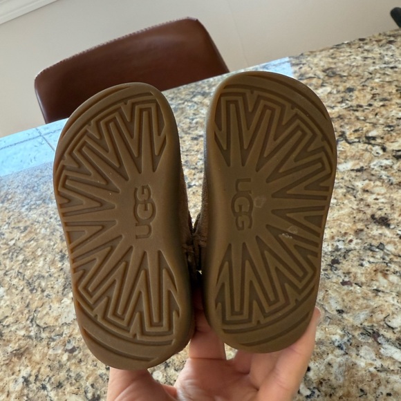New UGG Keelan Toddler Suede Boots Size 04/05 - Picture 5 of 7